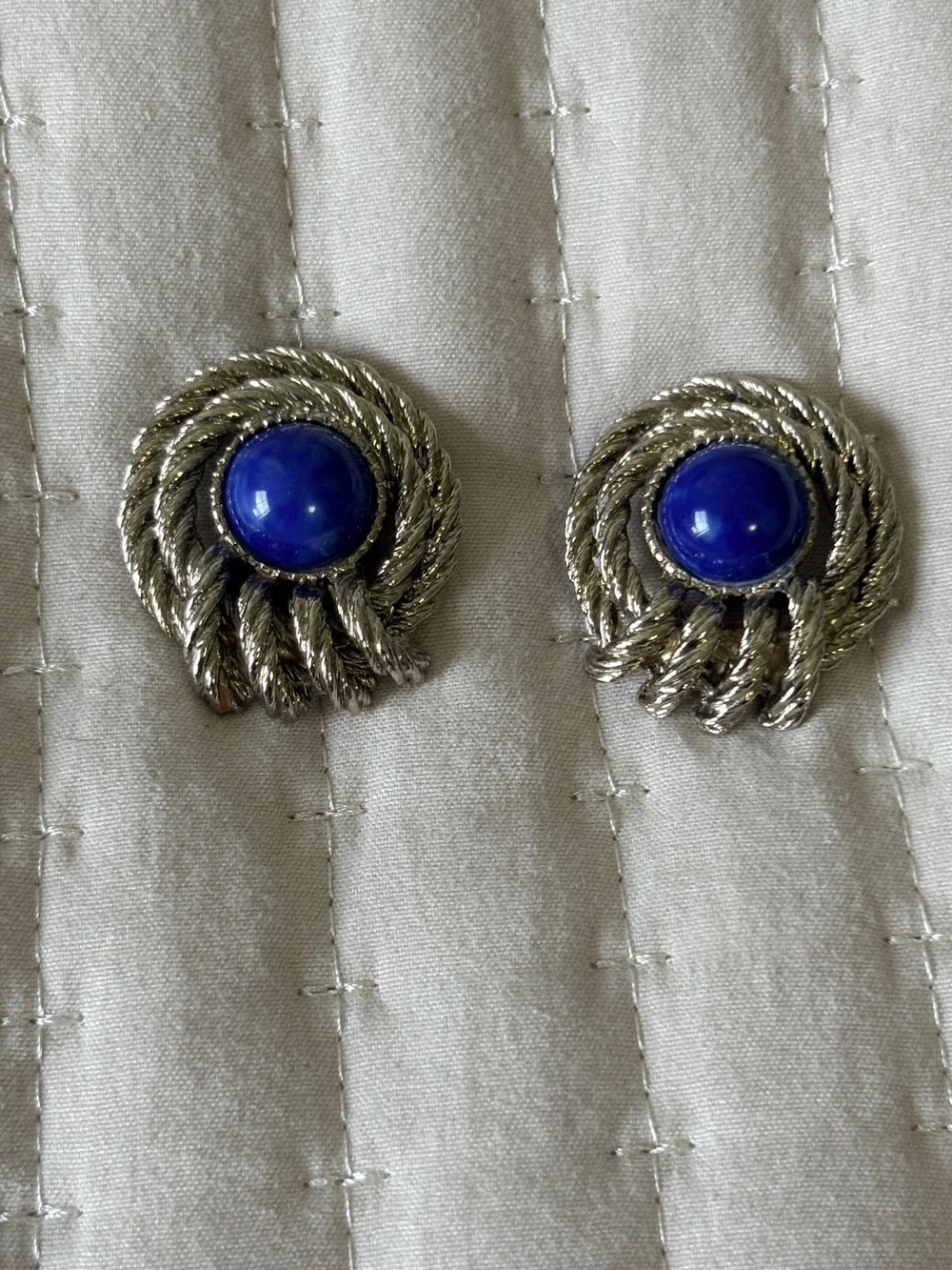 Vintage Silver/Pewter-tone Rope Textured Blue Cabochon Swirl Stud Earrings Glam